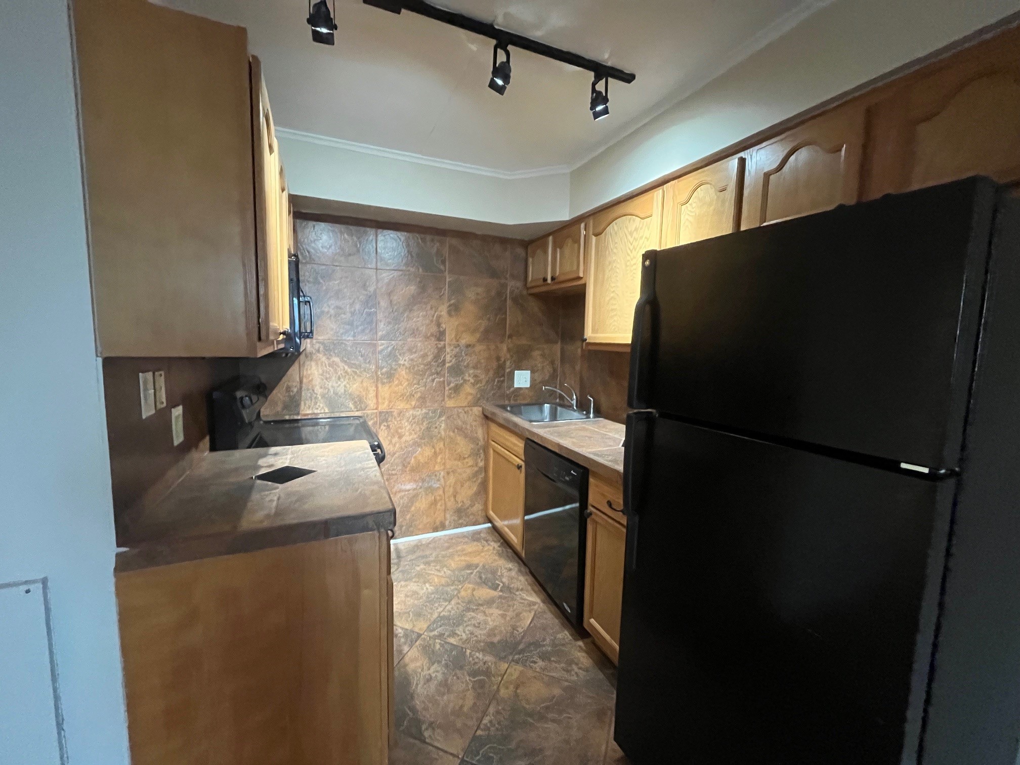 205 Robinson St. # 9