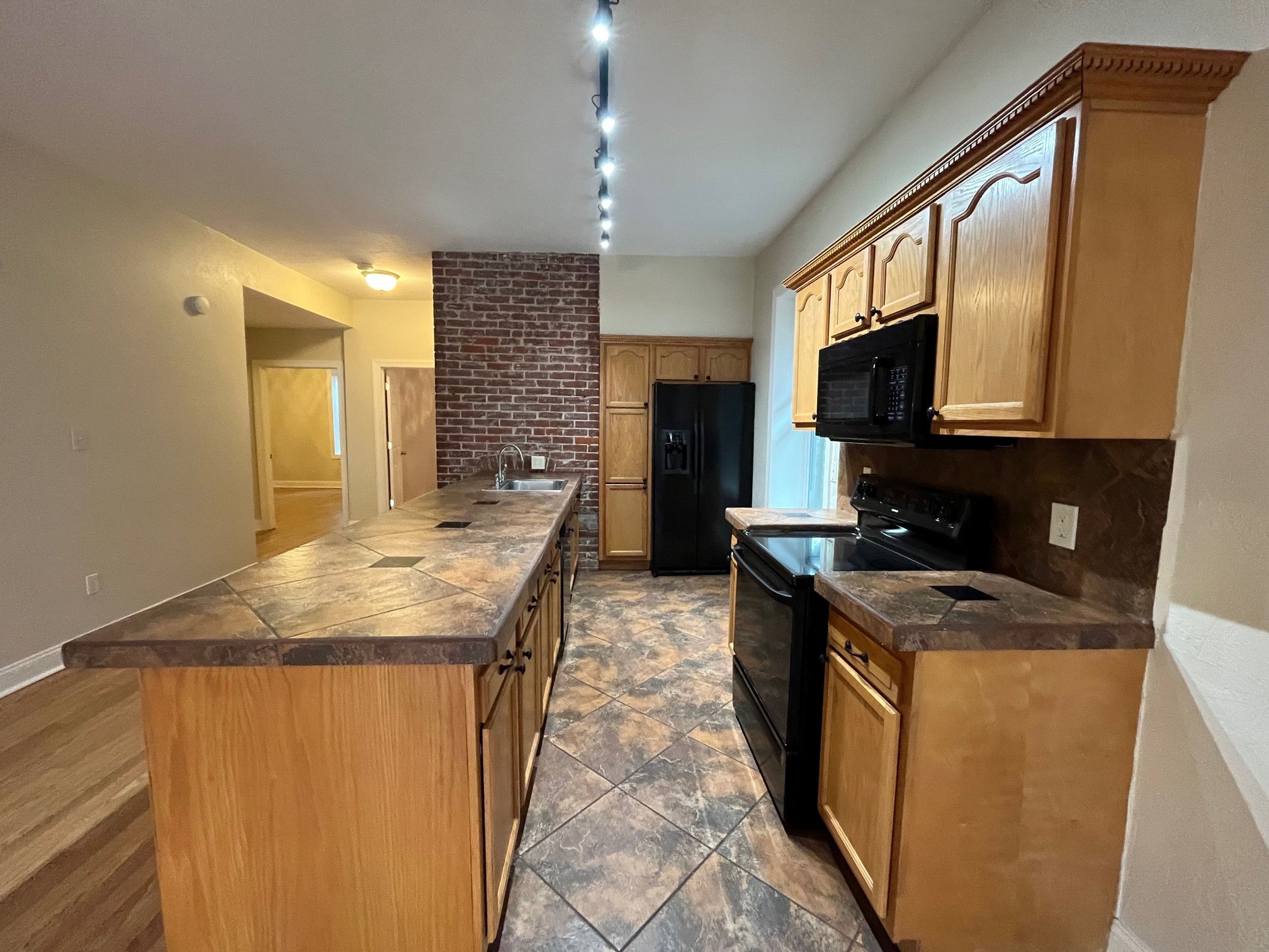 217 Stratford Ave #3