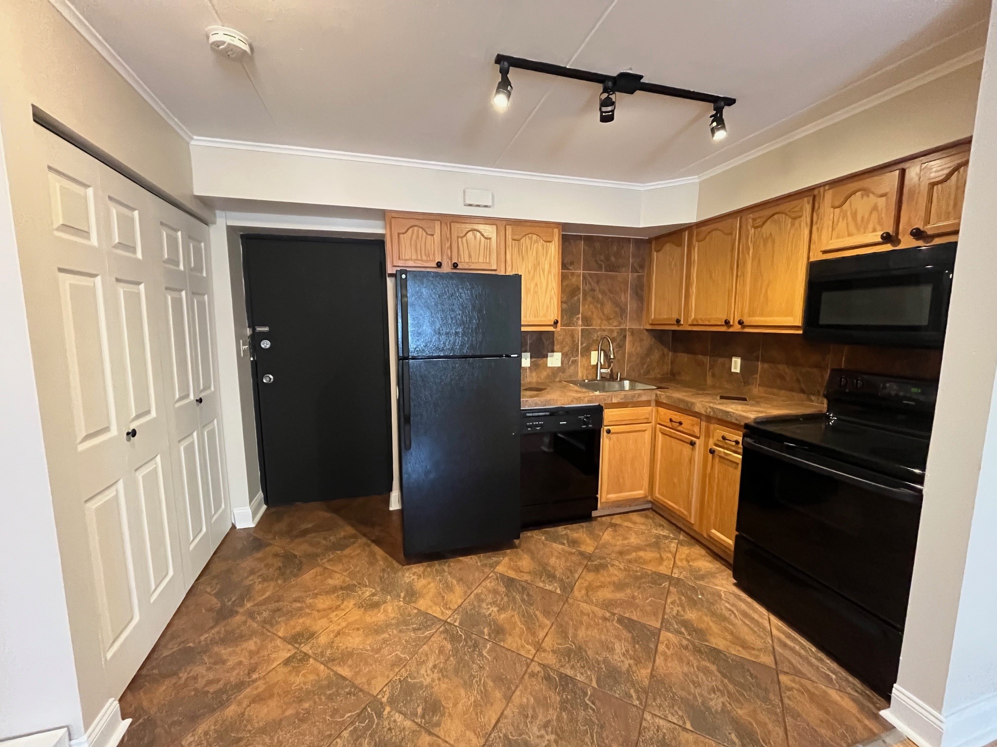 205 Robinson St. # 10