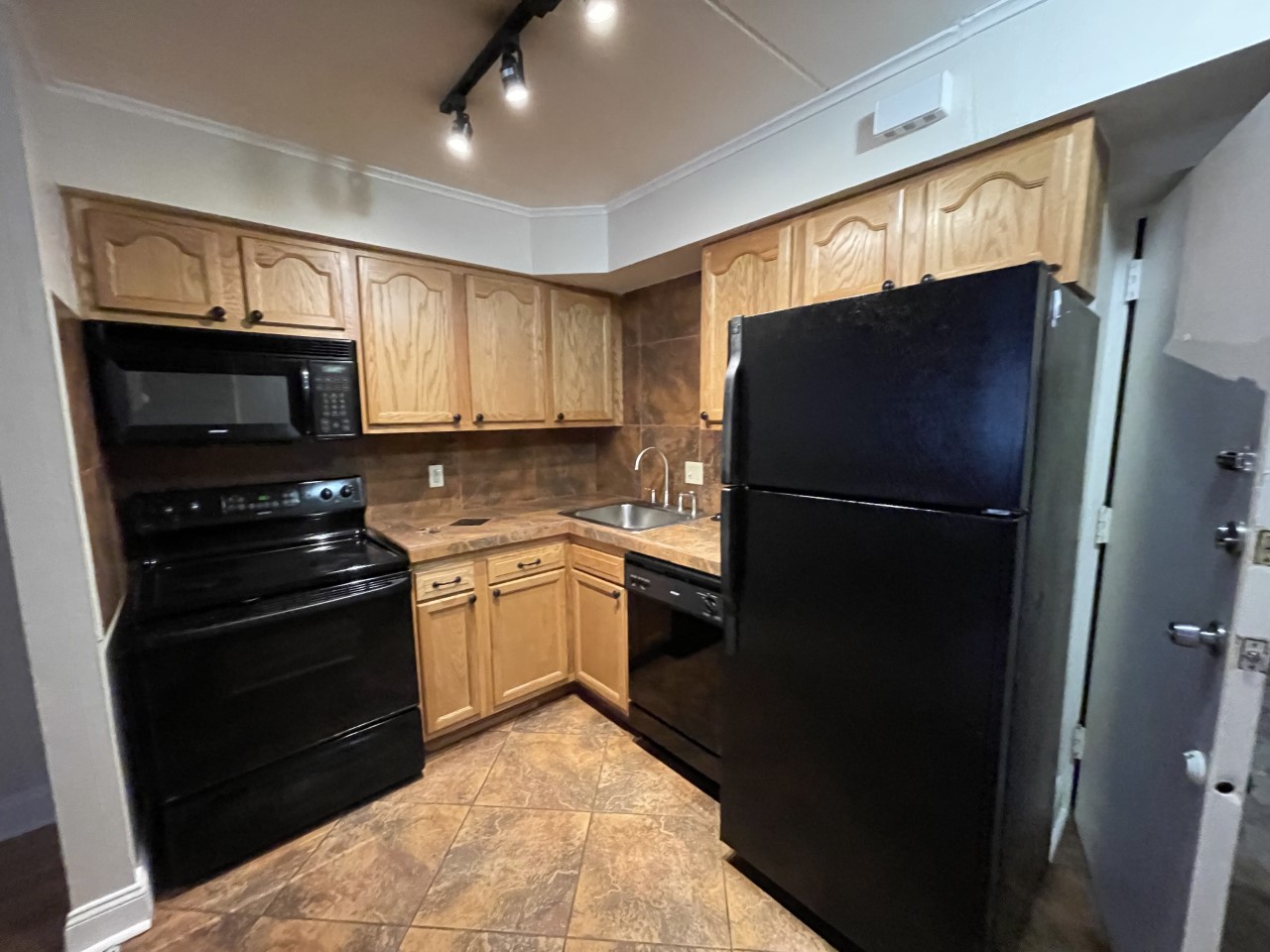 205 Robinson St. # 6